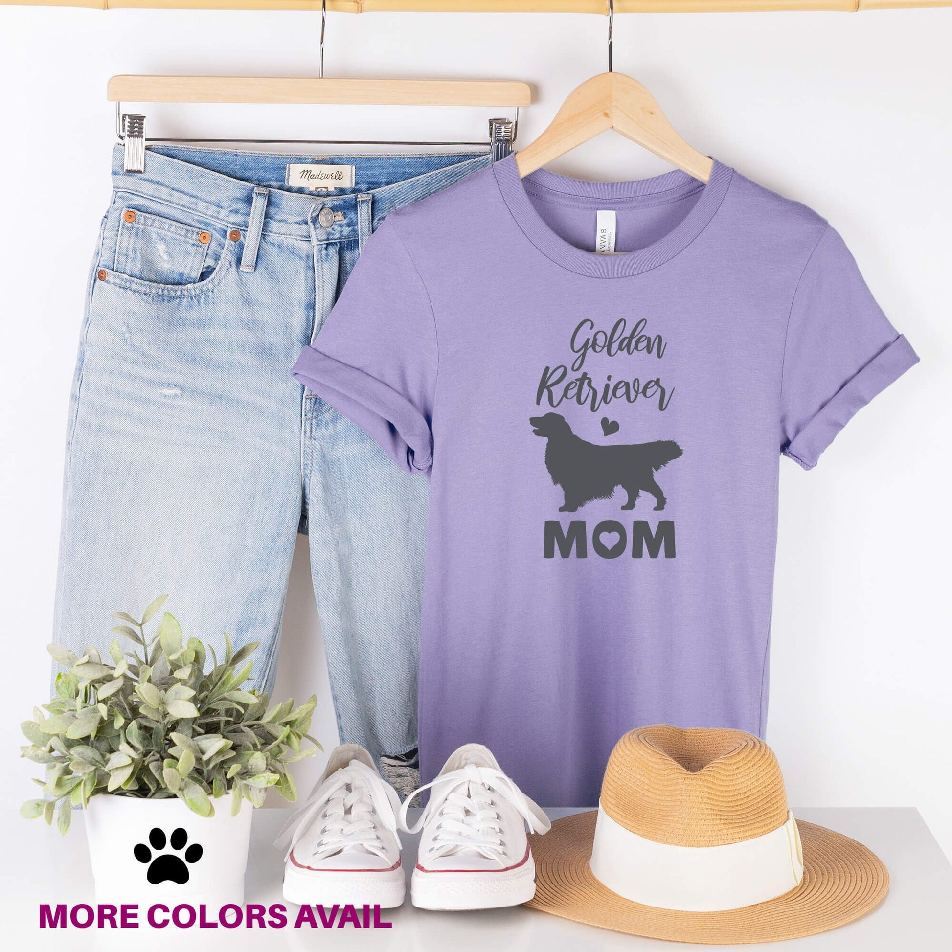 Golden Retriever Dog Mom T-Shirt – Comfortable & Stylish Tee for Dog Lovers - Bark & Beyond