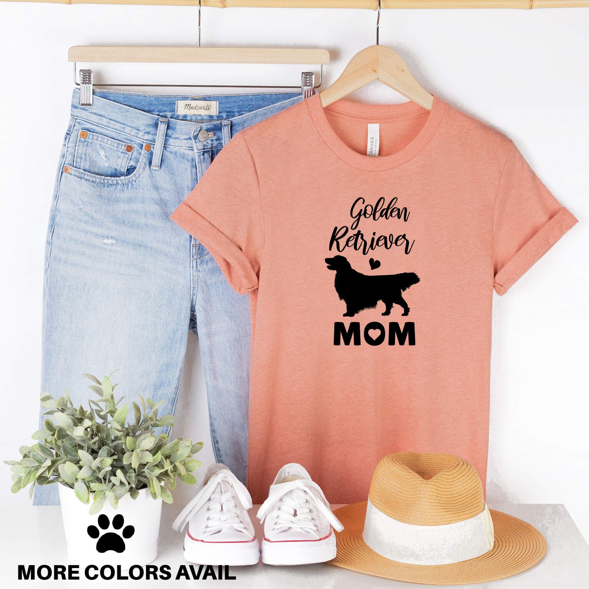 Golden Retriever Dog Mom T-Shirt – Comfortable & Stylish Tee for Dog Lovers - Bark & Beyond