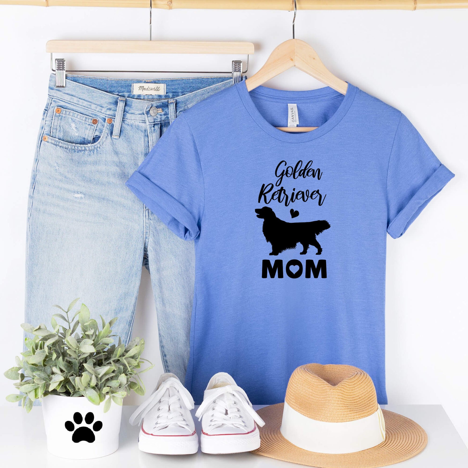 Golden Retriever Dog Mom T-Shirt – Comfortable & Stylish Tee for Dog Lovers - Bark & Beyond